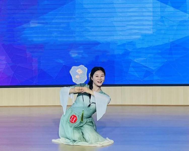 艺人背景图
