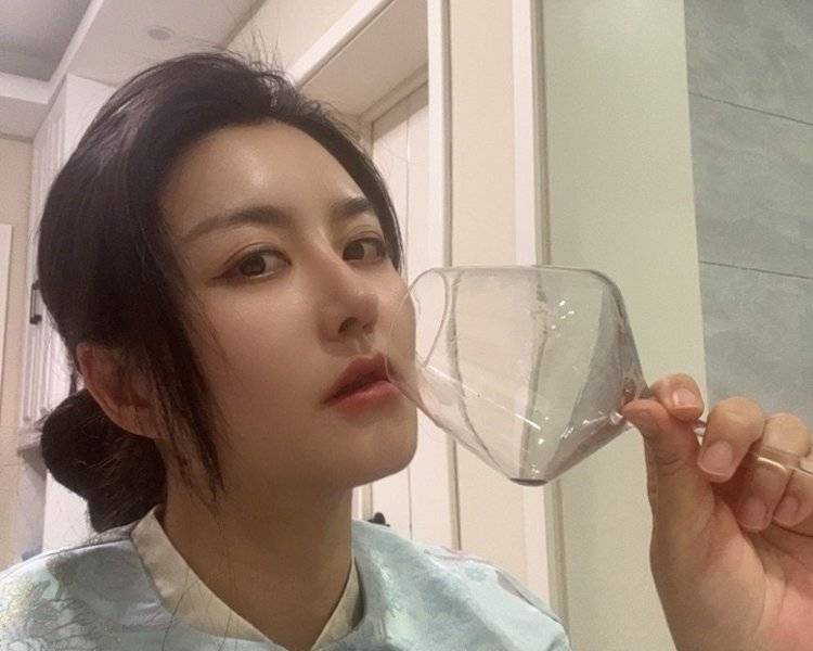艺人背景图