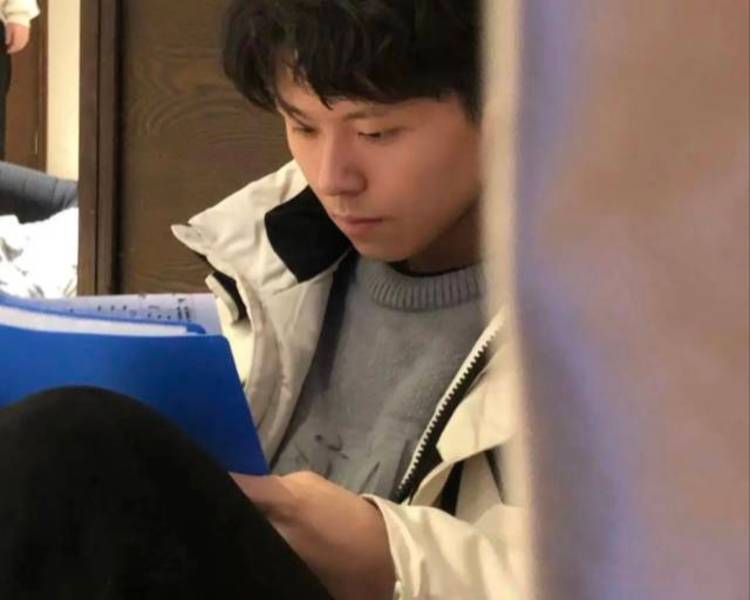 艺人背景图