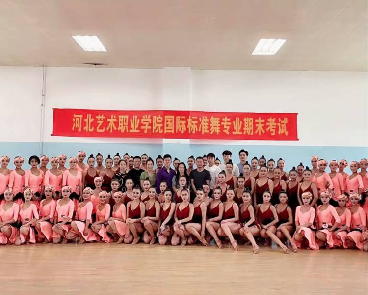 艺人背景图