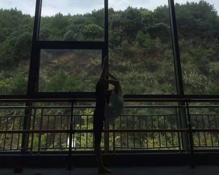 艺人背景图