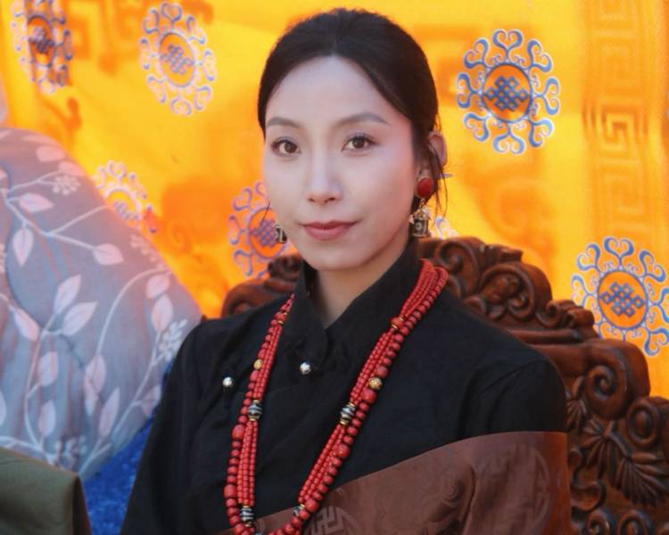 艺人背景图