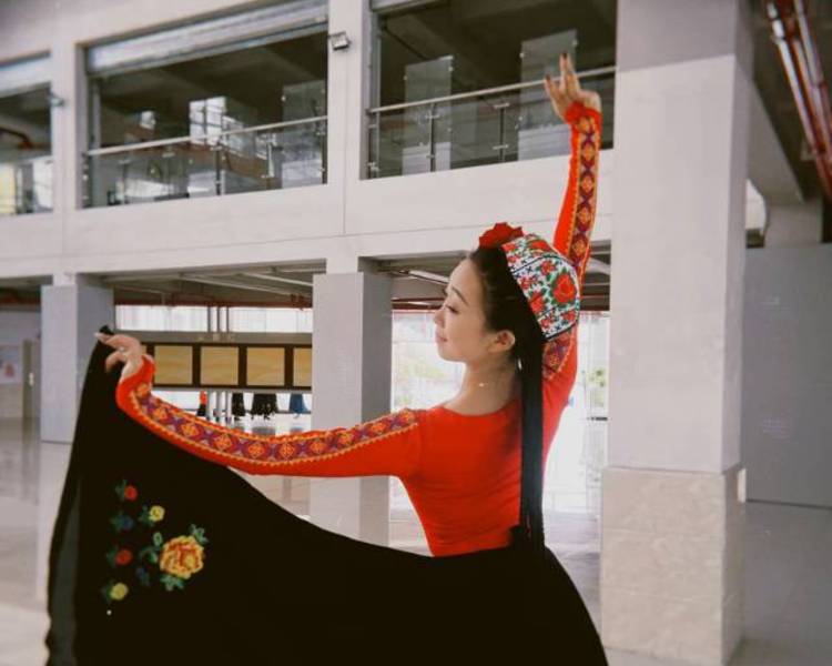 艺人背景图