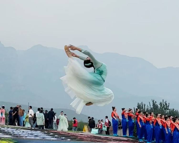 艺人背景图