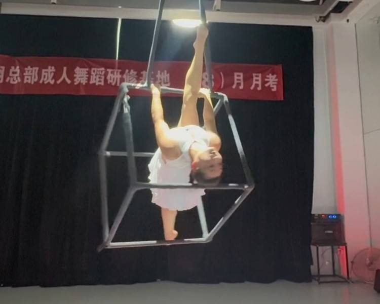 艺人背景图