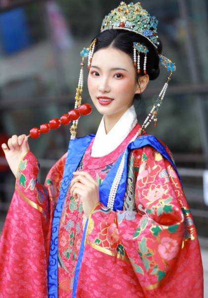 红人档案34鞋码79-57-88三围45kg体重165cm身高形象信息主页模卡粉丝