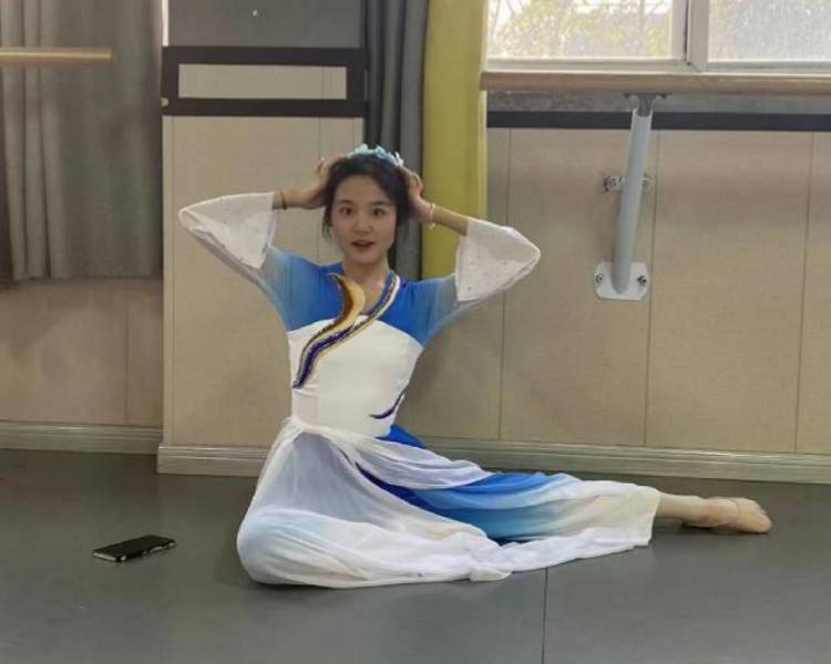 艺人背景图