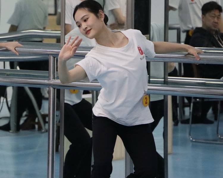 艺人背景图