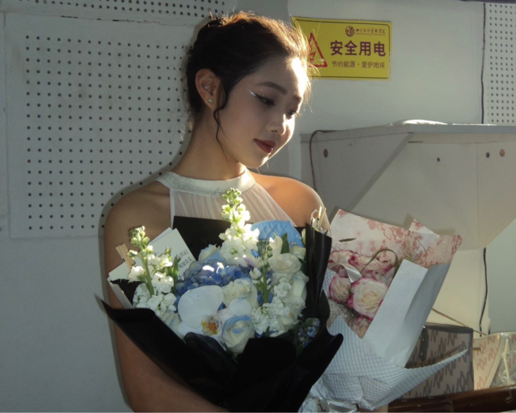 艺人背景图