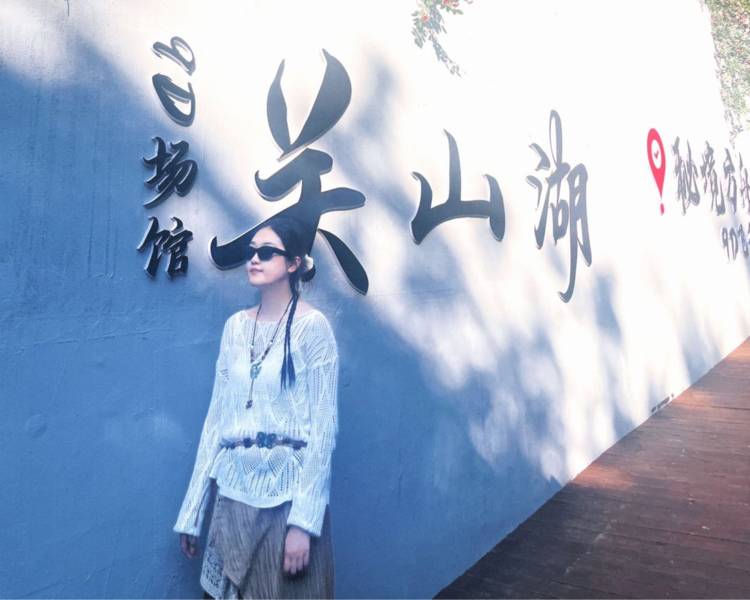 艺人背景图
