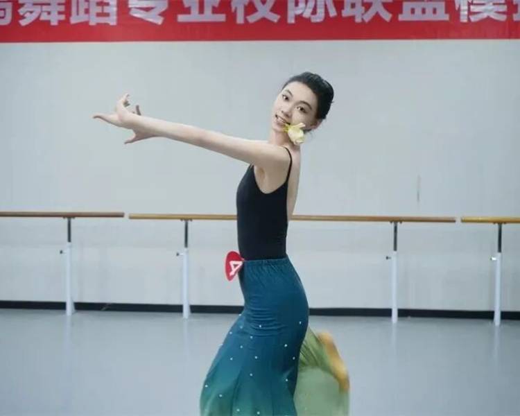 艺人背景图