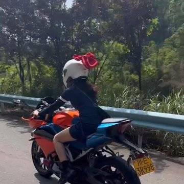 克莱因蓝的微模卡作品