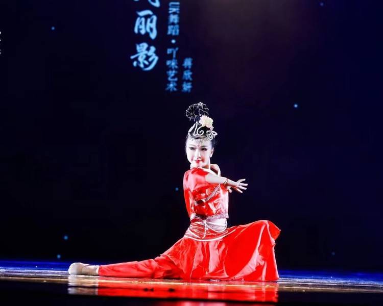 艺人背景图