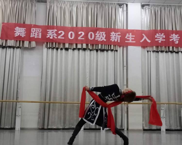 艺人背景图