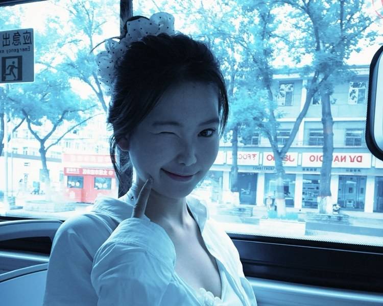 艺人背景图