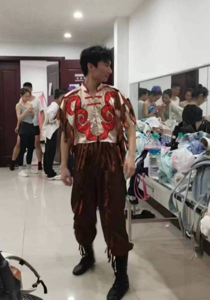 推荐艺人