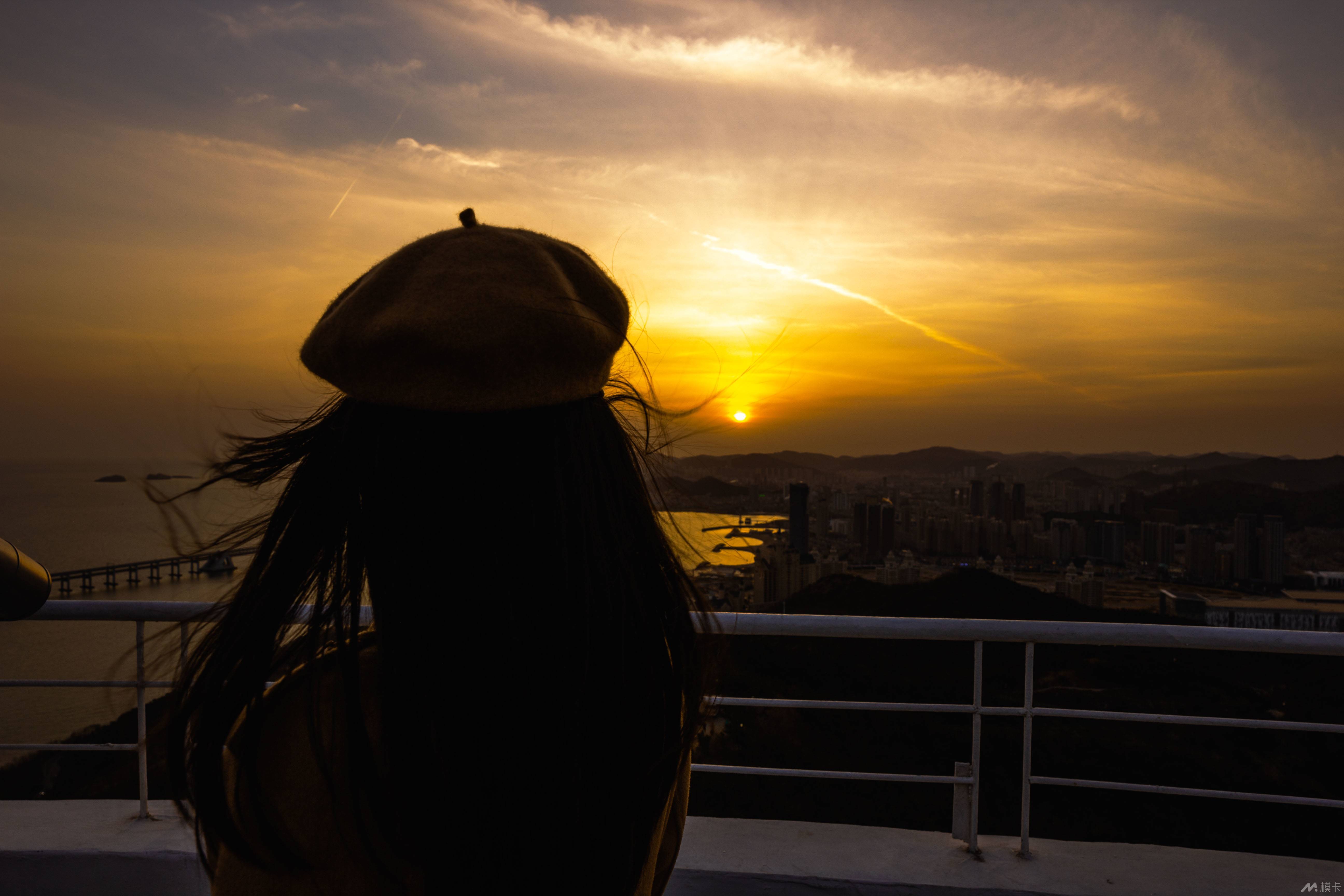 夕阳西下,断肠人在天涯.