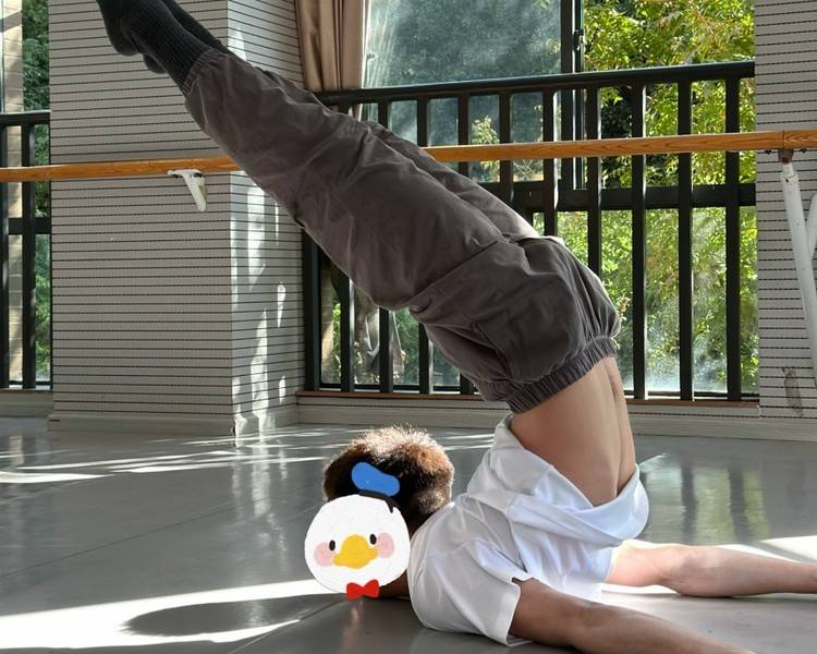艺人背景图