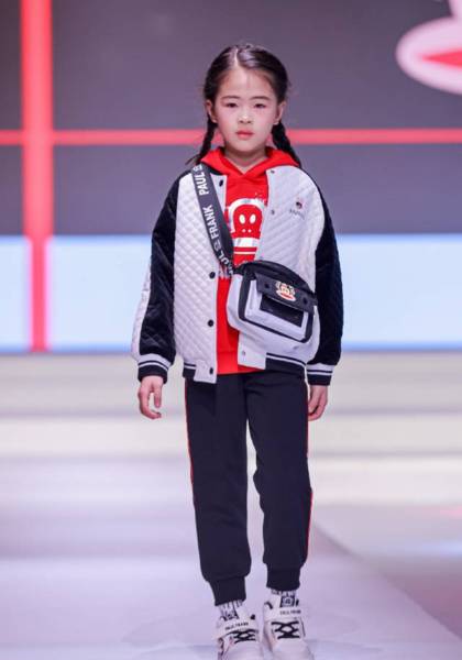 形象照片34鞋码59-58-67三围25kg体重133cm身高形象信息主页模卡粉丝