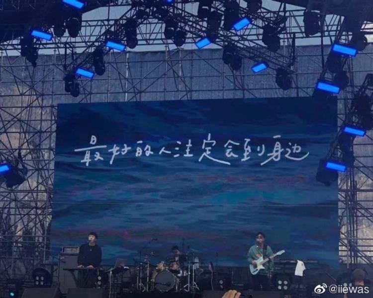 艺人背景图