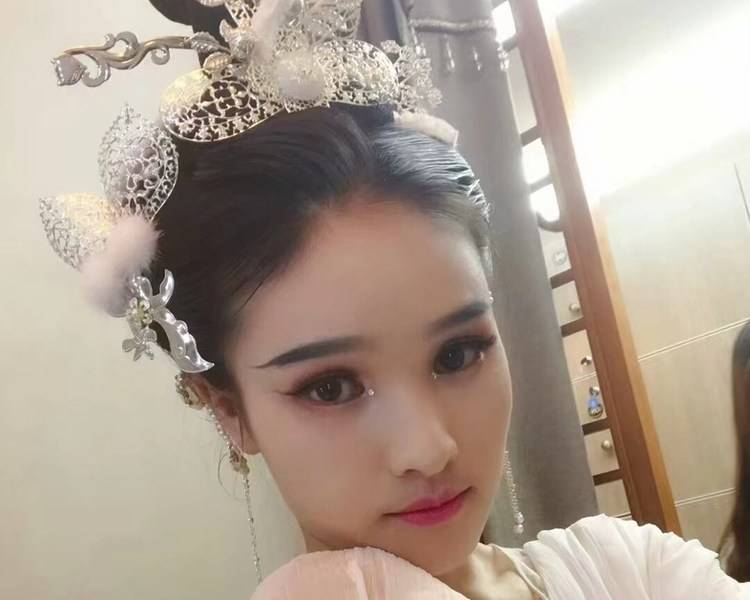 艺人背景图