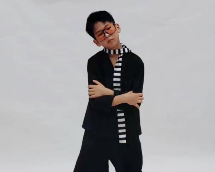 艺人背景图