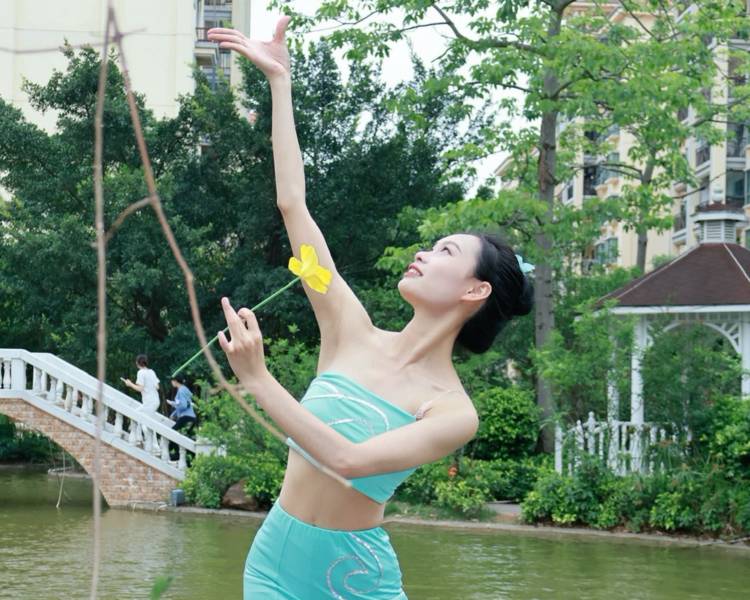 艺人背景图