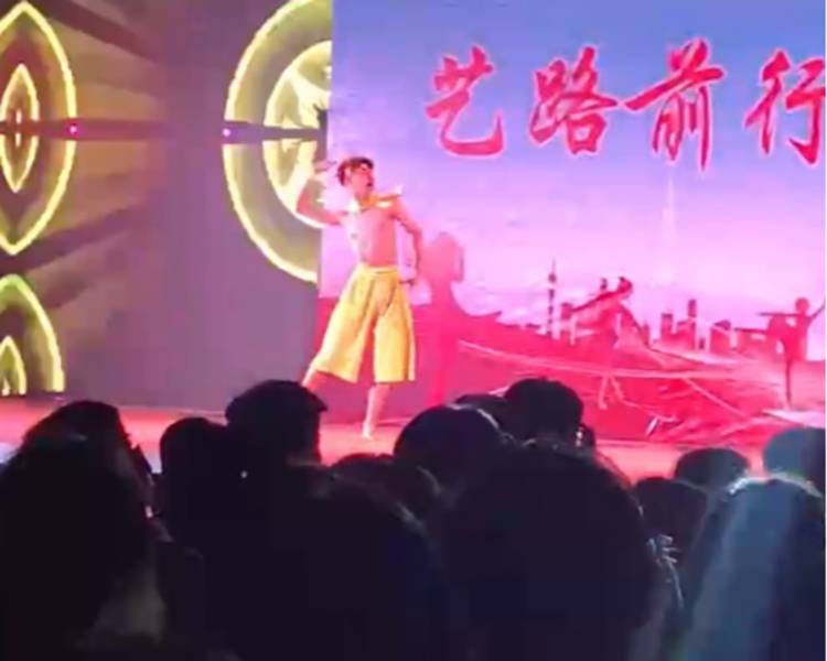艺人背景图