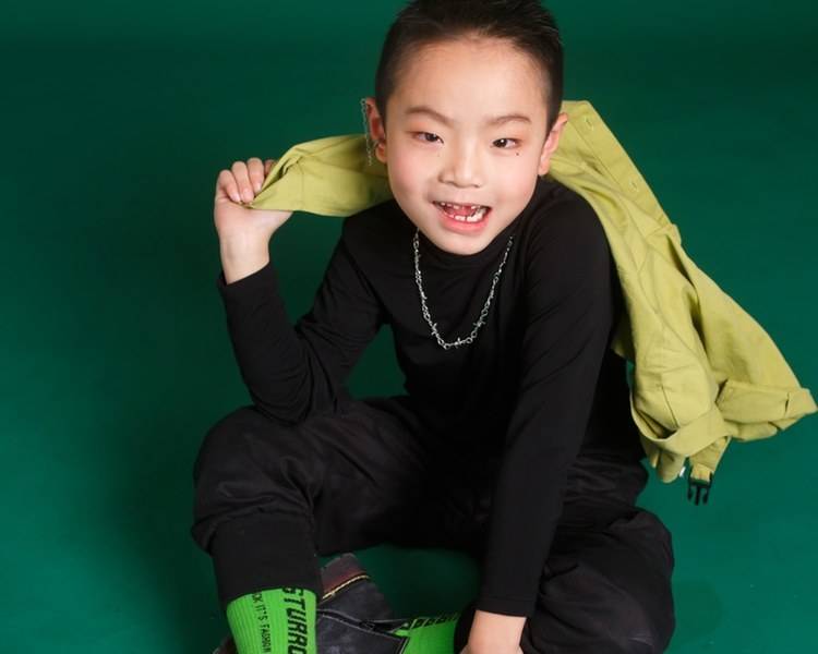 照片身份标签专职模特童模接单通告展会活动发型创作人像创作品牌发布