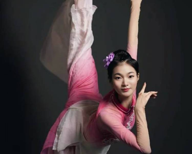 艺人背景图