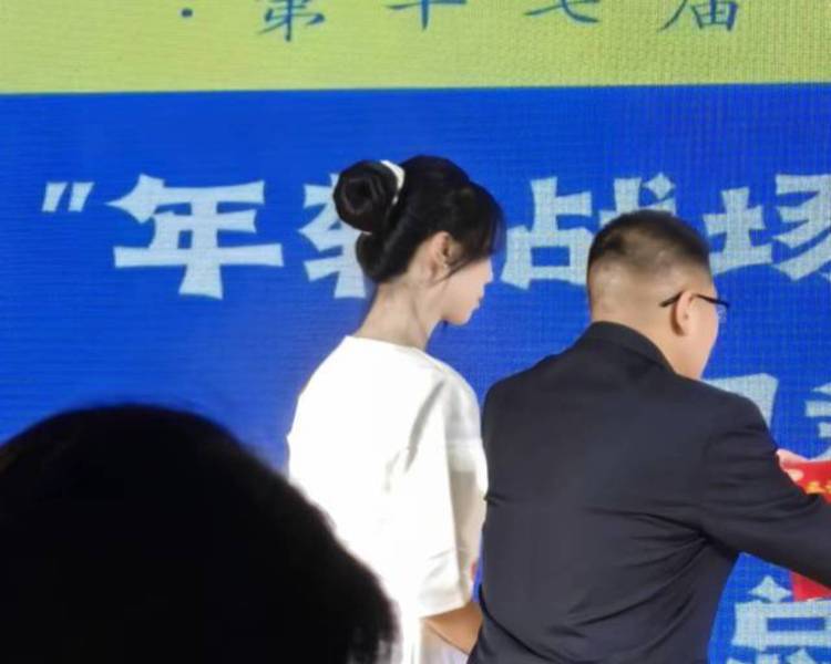艺人背景图