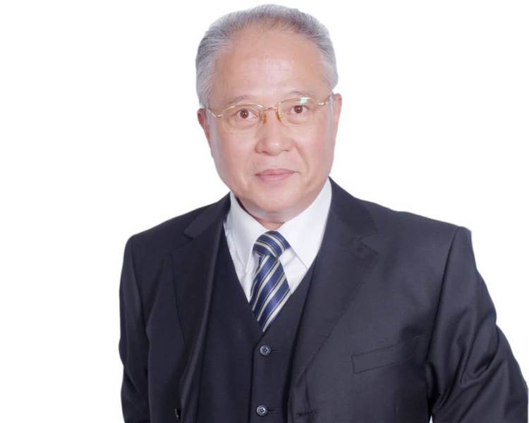 42鞋码自我介绍从1998年参予影视剧拍摄至今,饰演了各种各样的人物