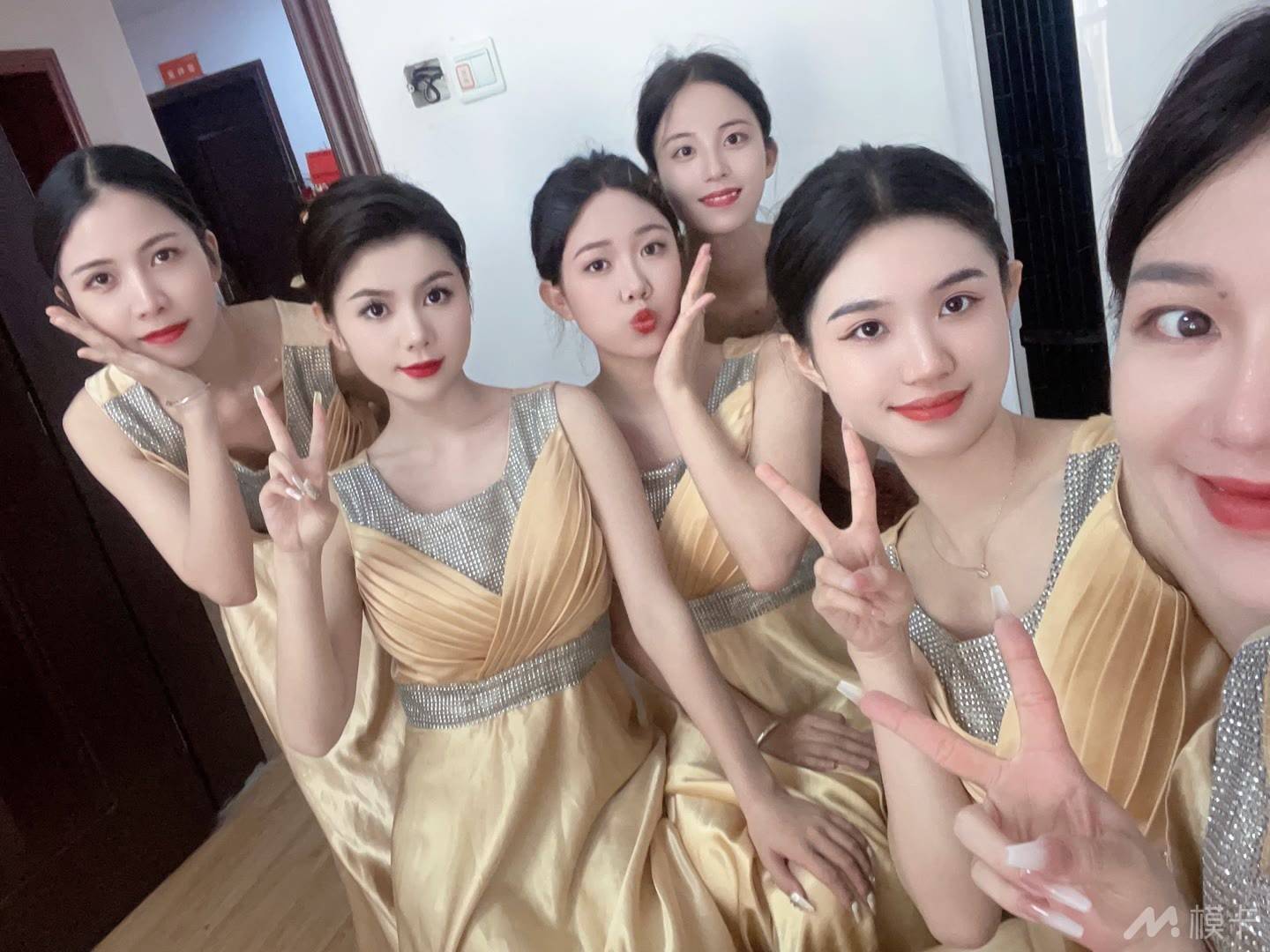 通告图片