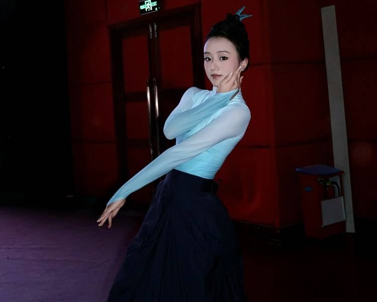 艺人背景图