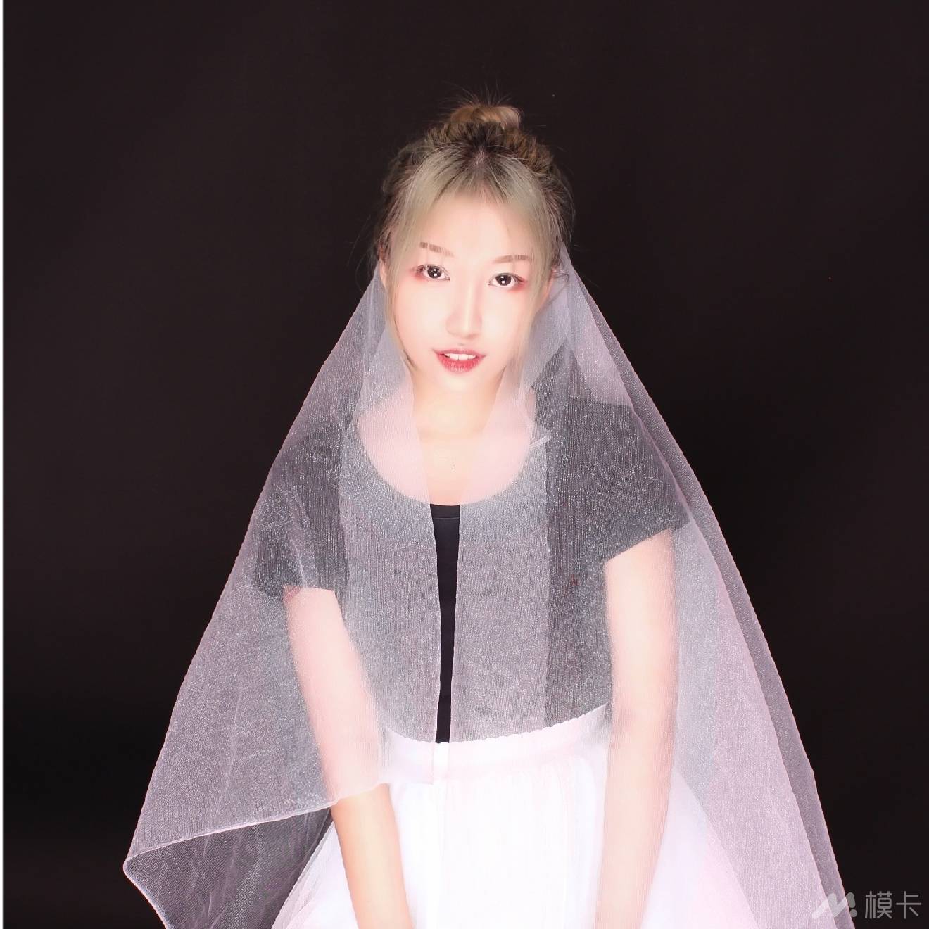 头纱t恤黑幕布自拍