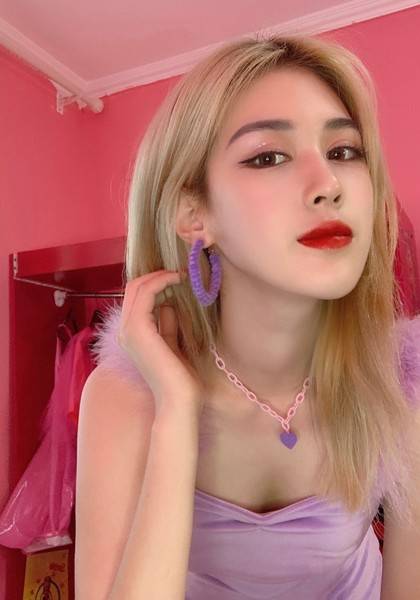 形象照片微博:355抖音:632红人档案39鞋码91-67-94三围56kg体重177cm