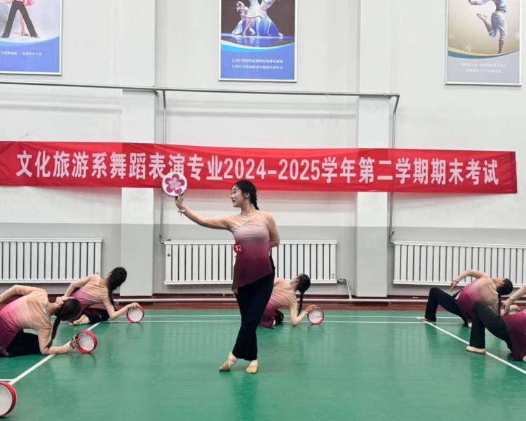 艺人背景图