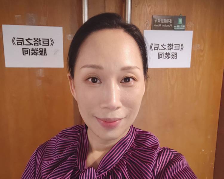 艺人背景图