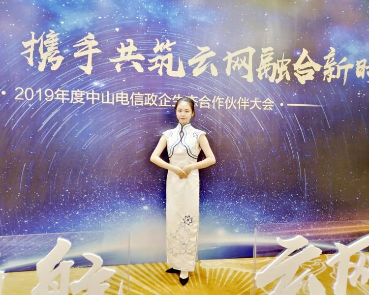 艺人背景图