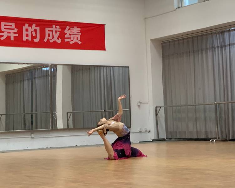 艺人背景图